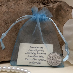 Brides Lucky Silver Sixpence Gift Something Old, Something Blue Wedding Shoe Charm in Light Blue Organza Bag Traditional Coin Gift immagine 2