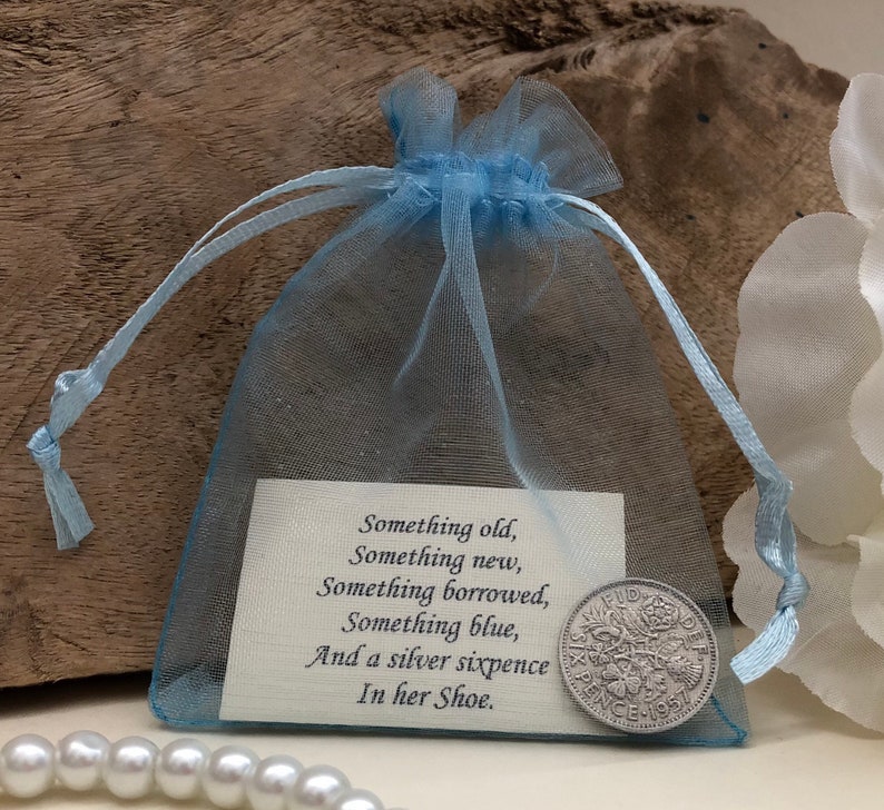 Brides Lucky Silver Sixpence Gift Something Old, Something Blue Wedding Shoe Charm in Light Blue Organza Bag Traditional Coin Gift immagine 2