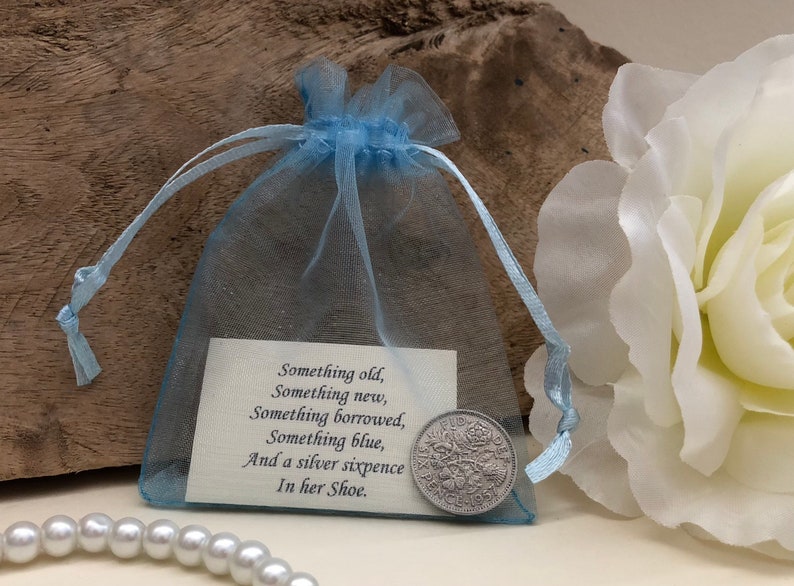 Brides Lucky Silver Sixpence Gift Something Old, Something Blue Wedding Shoe Charm in Light Blue Organza Bag Traditional Coin Gift immagine 1