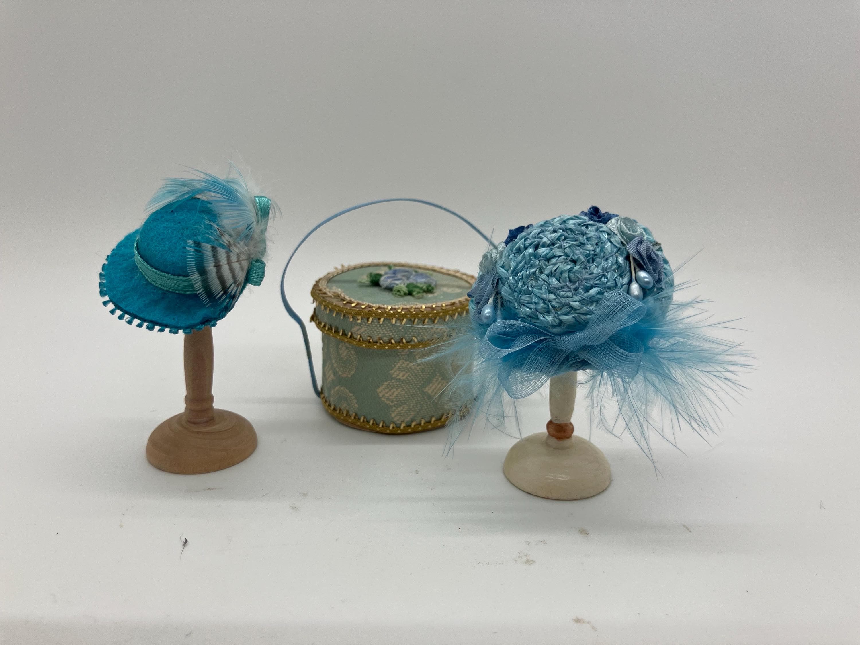 ハットスタンド　帽子　ミニチュア　ドールハウス　ドイツ　ヴィンテージ ドールハウス 1/12スケール ブルー ハットスタンドボックス レディース