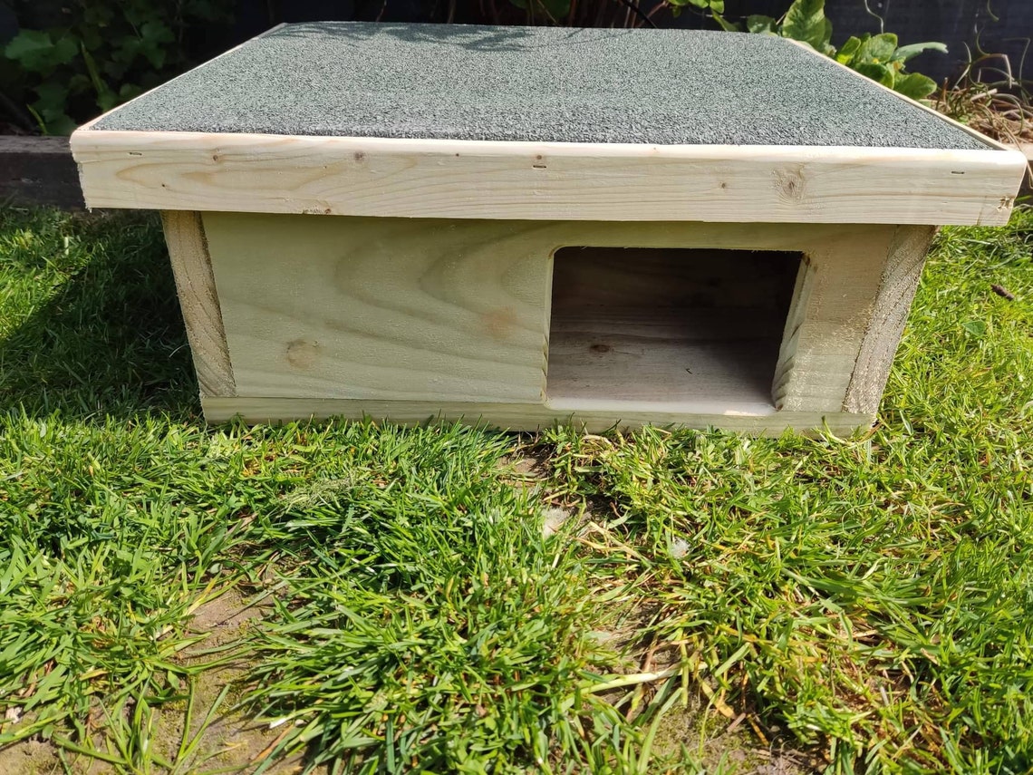 Wooden Hog House Hedgehog Wood Hedge Hog Hibernation Home Shelter FREE ...