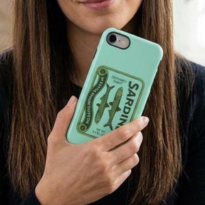 Coque de portable sardine, coque de portable poisson, coque d'iPhone sardine, cadeau pour lui, coque de portable aquatique, coque pour iPhone 12 Pro, Xs et Samsung S24, Pixel 8 image 1