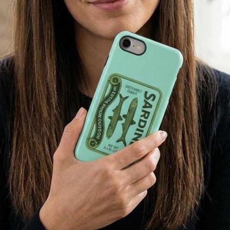 Coque de portable sardine, coque de portable poisson, coque d'iPhone sardine, cadeau pour lui, coque de portable aquatique, coque pour iPhone 12 Pro, Xs et Samsung S24, Pixel 8 image 1