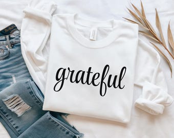 Grateful Sweatshirt, Minimalist Inspirational Crewneck, Cozy Gratitude Gift, Positive Affirmation Pullover, Simple Faith Inspired Top