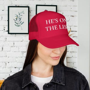 Czapka z daszkiem z pianki „He's On The List” – haftowana czerwona siateczka, Akta Epsteina, MAGA, PDF, Trump, Polityka zdjęcie 5