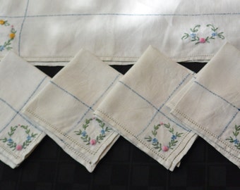 VTG 50's linen 35" square embroidered tablecloth & 4 napkins