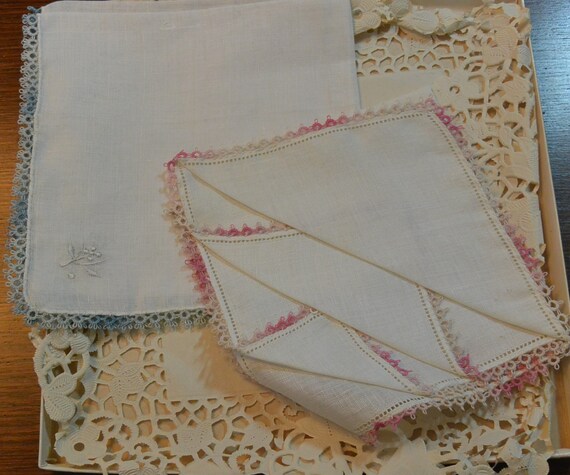 2 VTG NOS fine linen tatted handkerchiefs hankies… - image 2