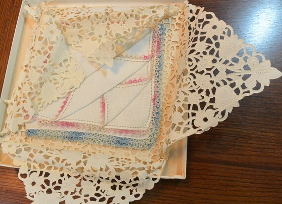 2 VTG NOS fine linen tatted handkerchiefs hankies… - image 10