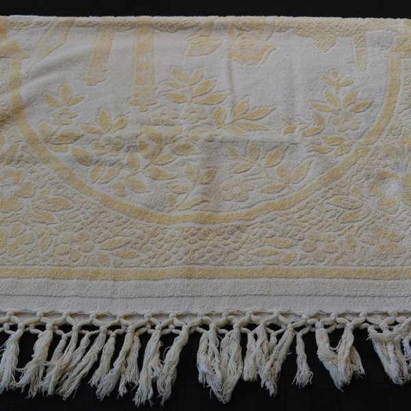 VTG 70's towel yellow Victorian motif w/ fringe 25x43"