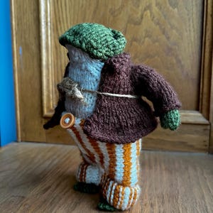 Cozy Mr. Toad Plush: Collectible Yarn Toy