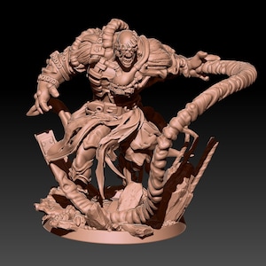 Peut inclure: Une miniature d'une créature monstrueuse imprimée en 3D, avec un visage grotesque, vêtue de vêtements en lambeaux et brandissant un long tentacule tordu. La créature se tient sur une base rocheuse.