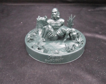 The Creature From the Black Lagoon Mini Diorama Display (Dark Green)