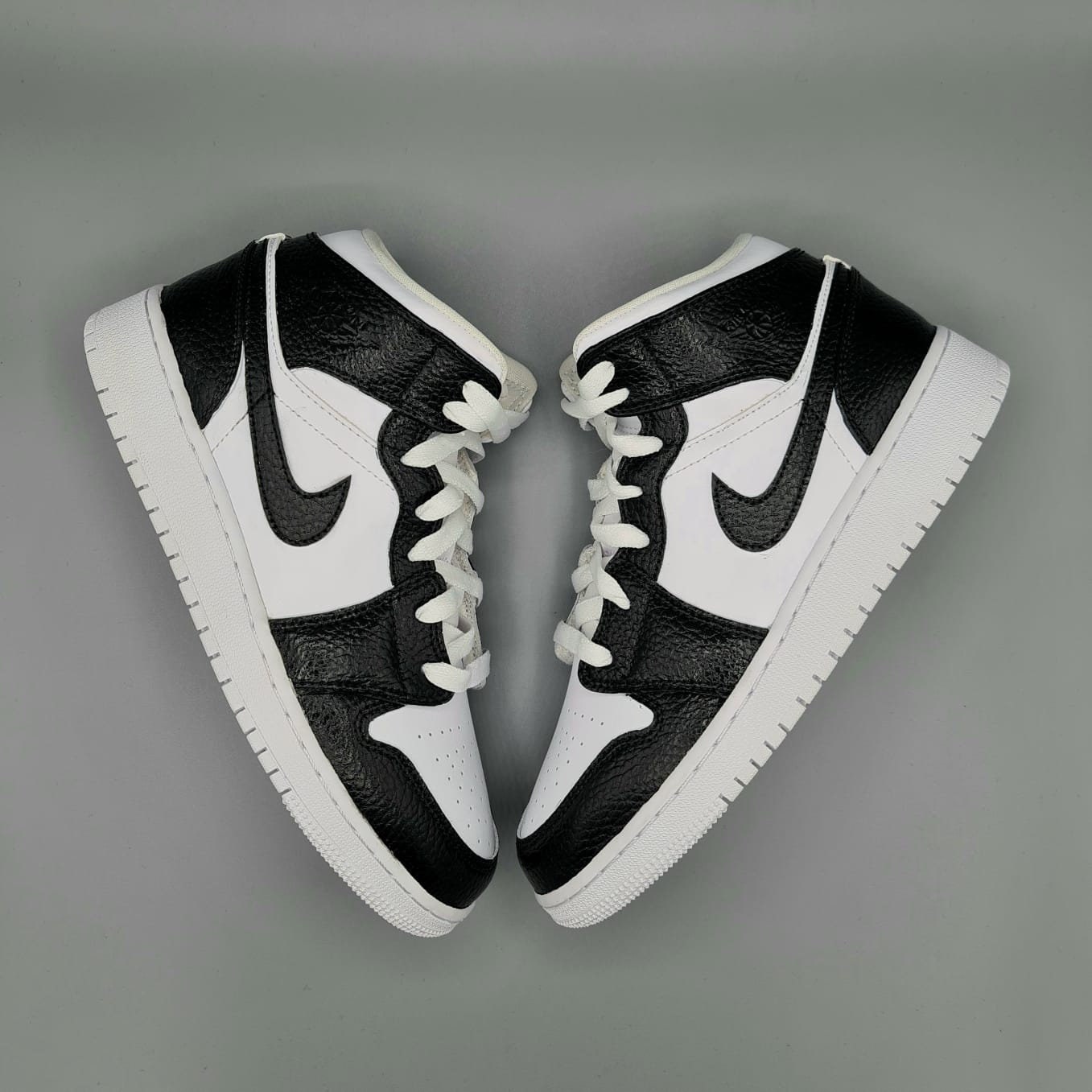 Nike Air Jordan 1 Mid Black Custom - Etsy