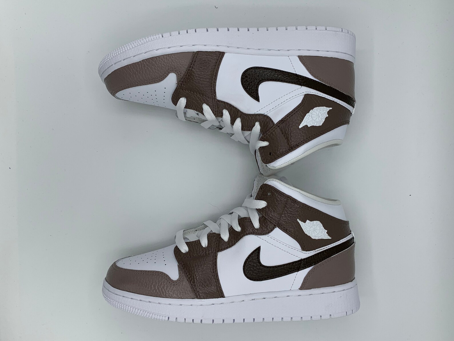 jordan 1 mid se dark chocolate on feet