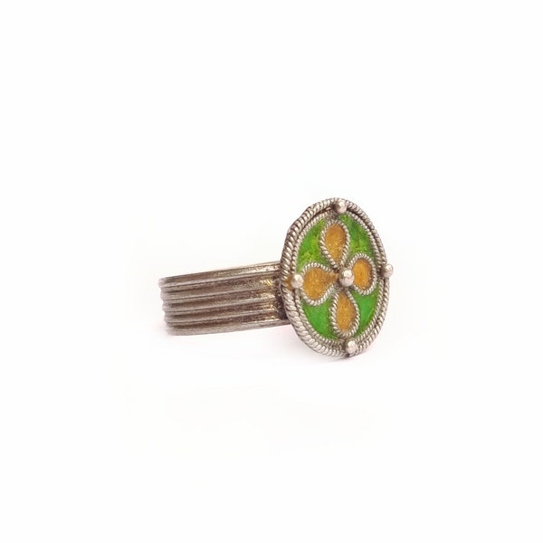 Bague émaillée amazigh argent, émail vert, jaune Bague fleur marocaine (berbère) Bijoux floraux marocains Accessoires nord-africains