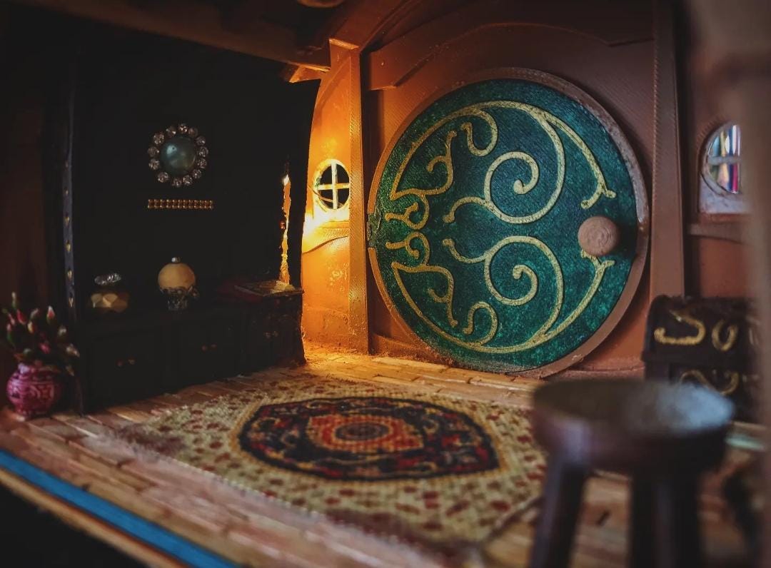 The Lord of the Rings Hobbit Bag End Book Nook Miniature Diorama ...