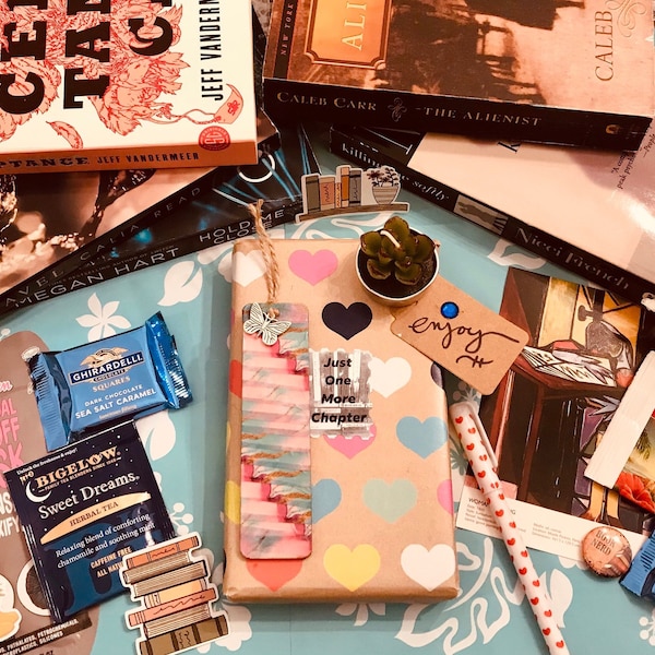 Blind Date With A Book Bundle/Mystery Book Bundle/Surprise Book Bundle