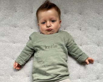 Baby Sweater | bestickt mit Wunschtext