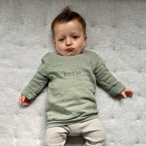 Baby Sweater | bestickt mit Wunschtext