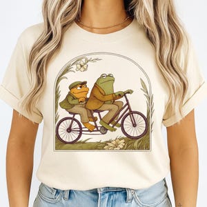 Chemise grenouille et crapaud, chemise grenouille et crapaud sur vélo, chemise nature, chemise grenouille, chemise amateurs de vélo, chemise livre classique, jolie chemise gobelin
