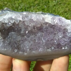 Amethyst geode specimen from Brazil (135.1grams)