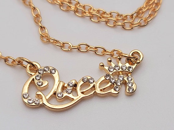 Queen name deals necklace