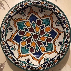 Handgemachte und handbemalte marokkanische Keramikplatte aus Fed/Fez