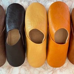 Pantoufles marocaines en cuir véritable faites à la main