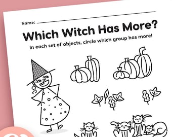 Puede incluir: Hoja de trabajo imprimible en blanco y negro con el texto "¿Qué bruja tiene más?" e instrucciones para rodear el grupo con más objetos. La hoja de trabajo presenta imágenes de brujas, calabazas, hojas, gatos y arañas.