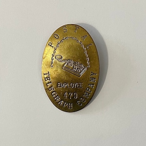 Seltene antike Postal Telegrafie Firma Brass Mitarbeiter ID Anstecker