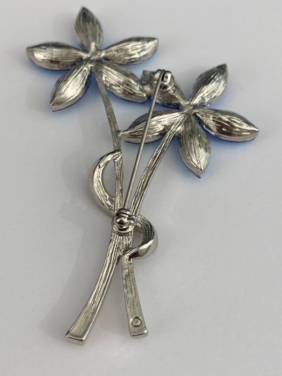 Vintage Unsigned Blue AB Twin Flower Brooch - image 5
