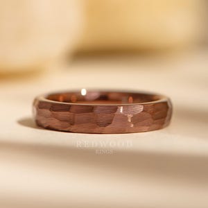 Brauner Wolframring, gehämmerter Ring, Herrenring, 4 mm breiter Damenring, Comfort Fit Ring, Hartmetallband, Verlobungsring