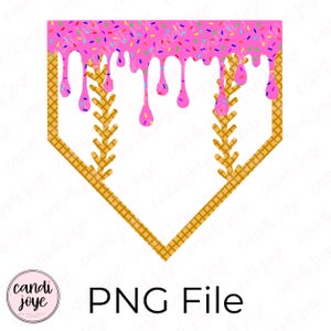 Op de afbeelding: Een digitale PNG-bestand met een honkbal home plate vorm met een wafel-textuur rand. De bovenkant van de plaat is bedekt met roze glazuur met kleurrijke hagelslag, en druipt naar beneden. De tekst "PNG File" staat eronder.
