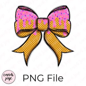 Op de afbeelding: Een digitale PNG-bestand met een strikdesign. De strik heeft een roze bovenkant met kleurrijke hagelslag en druipend roze glazuur. De basis van de strik is een wafelpatroon. De tekst "PNG File" staat eronder.