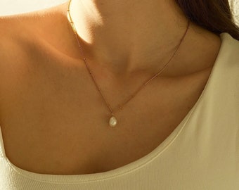 Natürliche Perlenkette - minimalistischer Schmuck für sie, zarte und vergoldete Halskette, ideales Geschenk