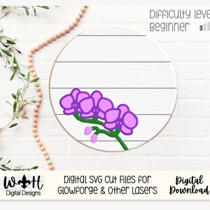 Puede incluir: Una descarga digital de un archivo de corte SVG de una flor de orquídea púrpura para usar con Glowforge y otros cortadores láser. El archivo es de dificultad principiante.