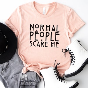 La gente normal me asusta Camisa, camiseta gráfica divertida, camiseta de bicho raro, camiseta de humor, camiseta minimalista, regalo divertido, camiseta loca, camiseta ingeniosa, humorística imagen 4