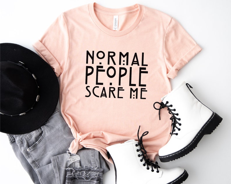 La gente normal me asusta Camisa, camiseta gráfica divertida, camiseta de bicho raro, camiseta de humor, camiseta minimalista, regalo divertido, camiseta loca, camiseta ingeniosa, humorística imagen 4
