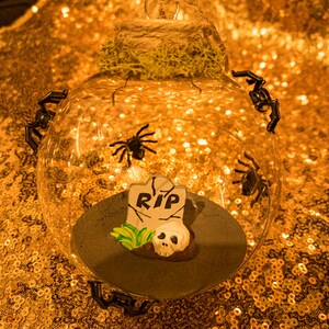 Headstone With Skull Halloween Decoration