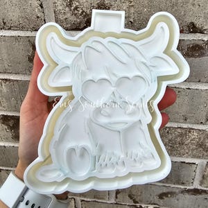 Highland Cow Heart Eyes Car Freshie Mold