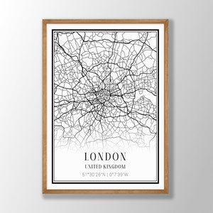Puede incluir: Una l&aacute;mina de arte mural enmarcada con un mapa callejero en blanco y negro de Londres, Reino Unido. El dise&ntilde;o incluye el nombre de la ciudad, el pa&iacute;s y las coordenadas 51&deg;30'26"N | 0&deg;7'39"W en texto negro en la parte inferior, con un marco de madera clara.