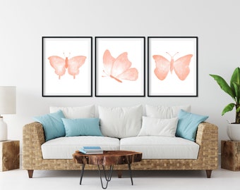 Conjunto de láminas decorativas de mariposas en acuarela rosa palo para la habitación del bebé.