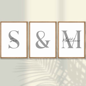 Juego de 3 impresiones personalizadas con iniciales y nombres de pareja: impresiones personalizadas para pared de dormitorio, regalo de compromiso, aniversario de boda, sobre la cama