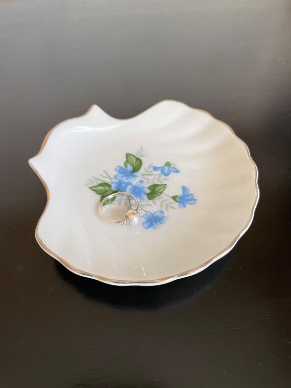 Porcelain trinket shop dish