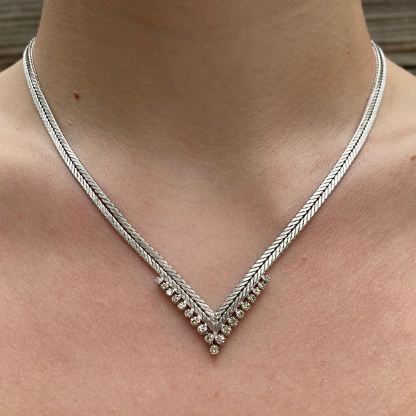 Solid 18k White Gold Diamond Chevron Chain Necklace - 17.5 inches - Quality Fine Estate Jewelry - Real Genuine Gold