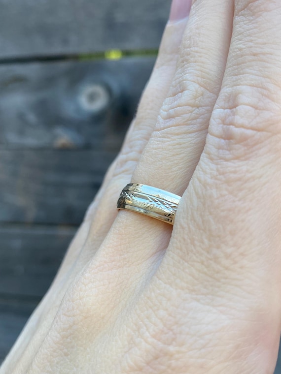 Vintage Solid 10k Yellow Gold Patterned Ring Band… - image 3