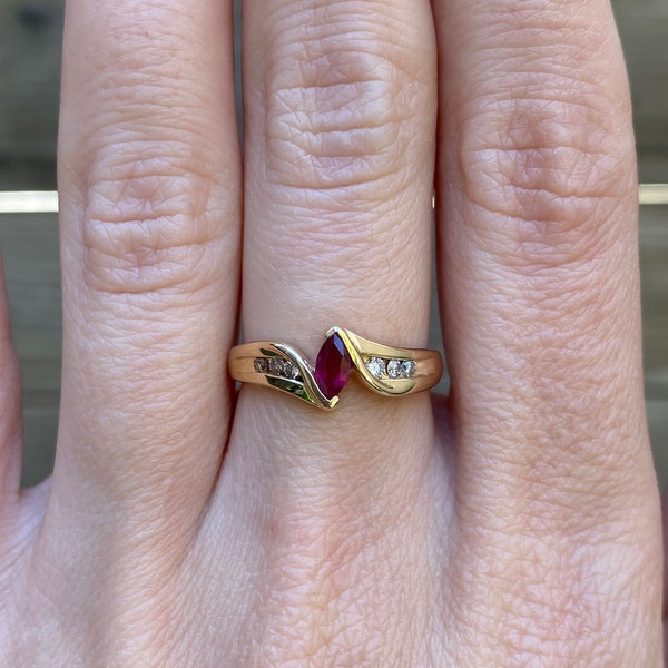 Vintage Solid 14k Yellow Gold Ruby & Diamond Ring - Size 6.25 - Fine Estate Jewelry - Real Genuine Gold