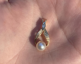 Vintage Solid 14k Yellow Gold Diamond Pearl Charm