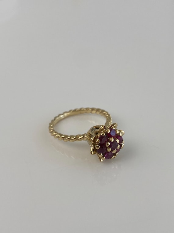Vintage Solid 14k Yellow Gold Ruby Flower Ring - … - image 9