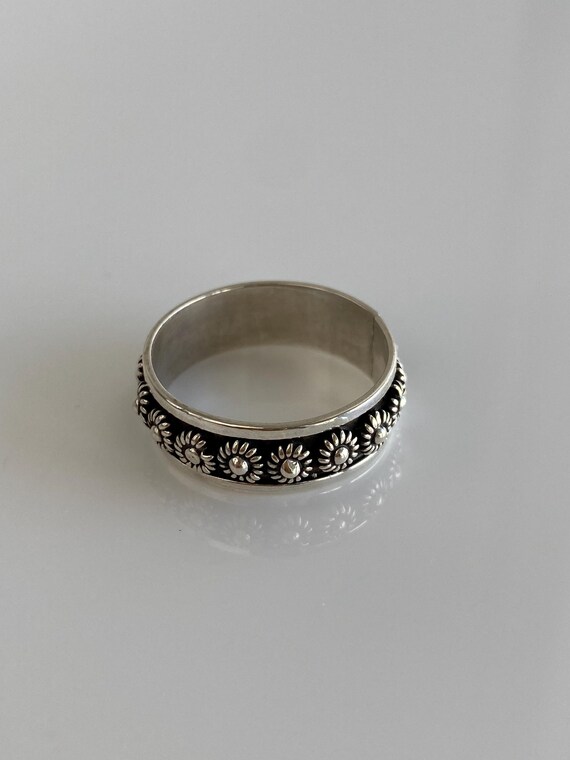 Vintage Solid Sterling Silver Flower Ring Band - … - image 7